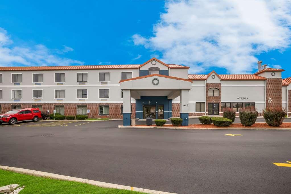 Suburban Studios Milwaukee Airport Екстер'єр фото